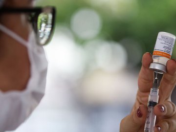 Outros R$ 3,82 bilhões serão utilizados para a aquisição de mais 100 milhões de doses de vacina e outras despesas associadas à imunização, segundo informou o governo.