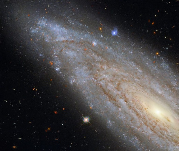 Galáxia espiral NGC 3254: características de galáxia Seyfert.