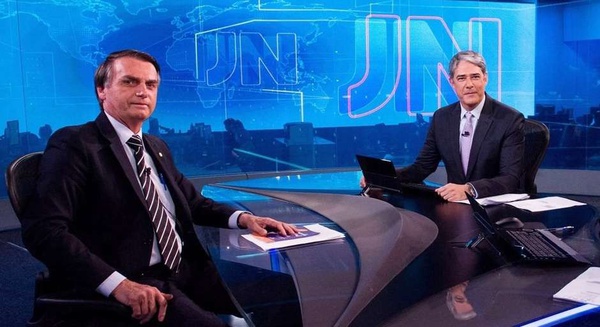 Bolsonaro e Bonner na única vez que ficaram cara a cara, em 28 de agosto de 2018, na série de entrevistas com os candidatos à Presidência no estúdio do ‘JN’
