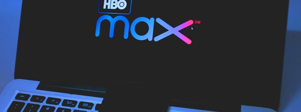 HBO Max alfineta Netflix e incentiva compartilhamento de senha