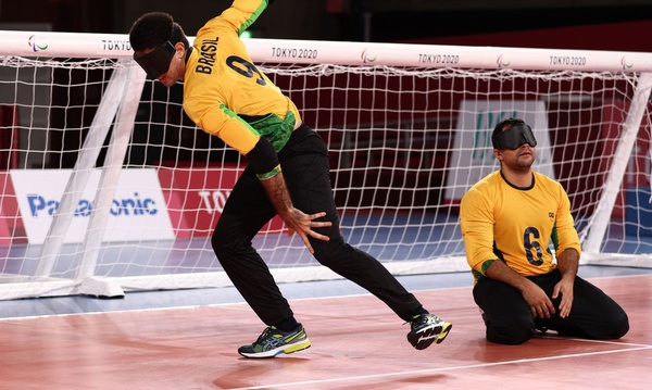 Brasil goleia Lituânia na estreia do goalball masculino