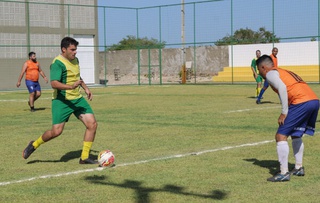 Dênis Cavalcante participa de jogo inaugural no Sesc Praia