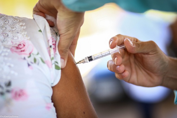 Pessoas de 38 e 39 anos recebem 1ª dose da vacina nesta terça-feira