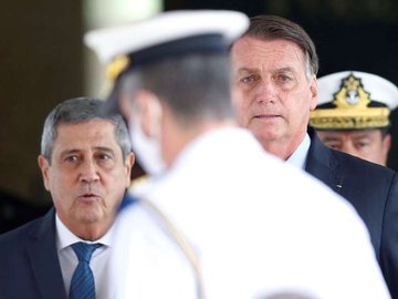 Presidente Jair Bolsonaro e ministro da Defesa, Walter Braga Netto, em Brasília