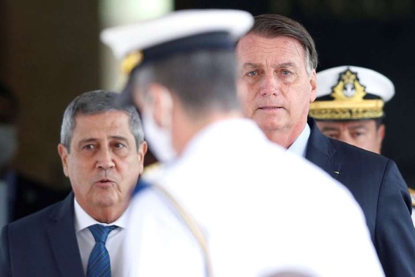Presidente Jair Bolsonaro e ministro da Defesa, Walter Braga Netto, em Brasília
