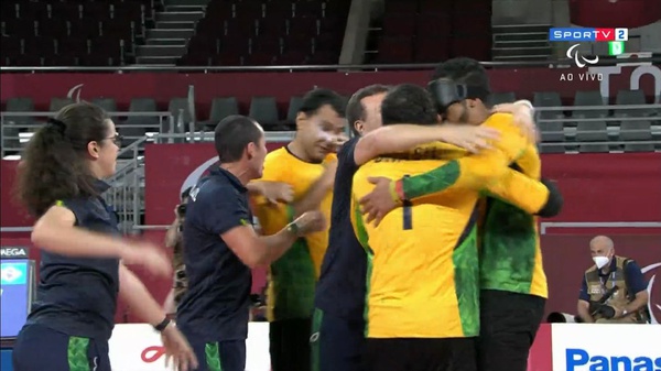 Brasileiros festejam ouro no goalball em Tóquio
