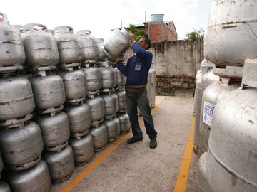 Os aumentos do gás de cozinha refletem o absurdo da política de preços do governo Bolsonaro de atrelar os preços dos combustíveis ao mercado internacional e à variação do dólar.