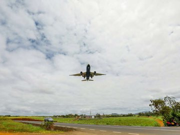 Avião se aproxima do aeroporto internacional Sir Seewoosagur Ramgoolam, nas ilhas Maurício, em 1º de outubro de 2021