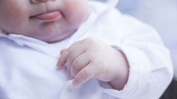 França lança campanha contra síndrome do bebê sacudido, que causa centenas de mortes por ano