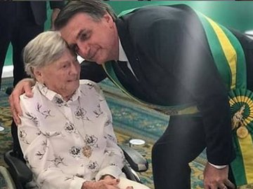 Olinda, mãe de Bolsonaro, aos 94 anos, no interior de SP