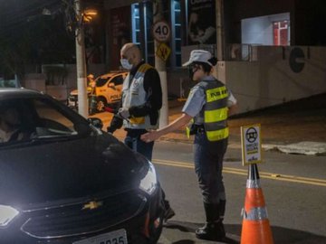 Recusa do bafômetro causou 92,8% de multas