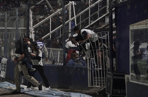 Confusão em estádio de futebol da Argentina