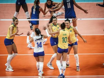 Em jogo de viradas, Brasil vence a Itália na segunda fase do Mundial de Vôlei