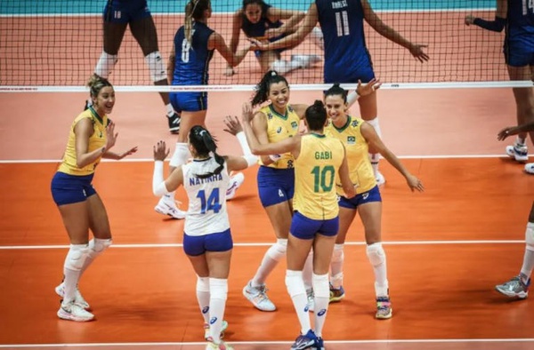 Em jogo de viradas, Brasil vence a Itália na segunda fase do Mundial de Vôlei
