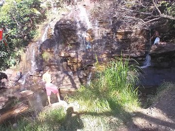 Homem morre após cair de altura de 6 metros em cachoeira no DF