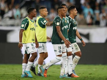 O Palmeiras abriu 10 pontos de vantagem sobre o Internacional.
