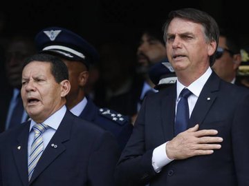 O presidente Jair Bolsonaro (PL) foi derrotado nas Eleições 2022, mas o vice-presidente de seu mandato, Hamilton Mourão, foi eleito senador pelo Rio Grande do Sul.