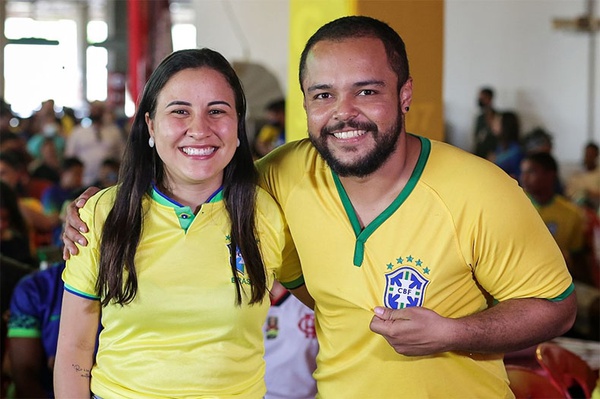 Torcedores surdos se reúnem e vibram com jogo do Brasil