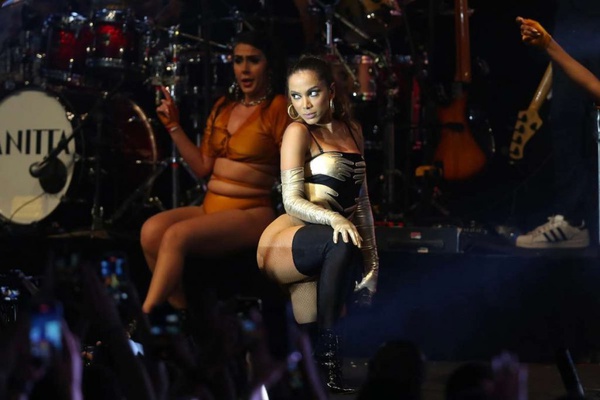 Anitta se apresenta no Rio de Janeiro