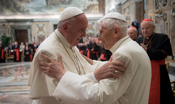 Joseph Ratzinger tem atualmente 95 anos, e foi Papa entre 2005 e 2013