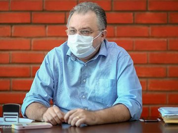 Remessa com 350 mil doses de vacinas contra a Covid chegará no PI até sexta, afirma Florentino