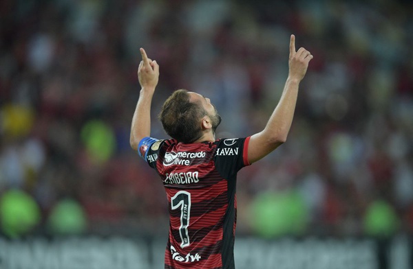 Flamengo domina jogo e vence Talleres em casa em noite de Everton Ribeiro