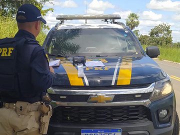 PRF autua caminhoneiro com comprimidos de rebite na BR-135