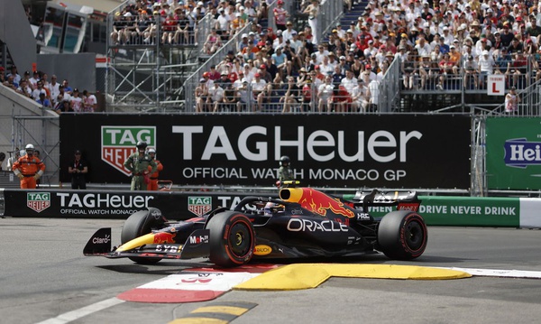 Verstappen, o companheiro de equipe do mexicano, terminou em terceiro