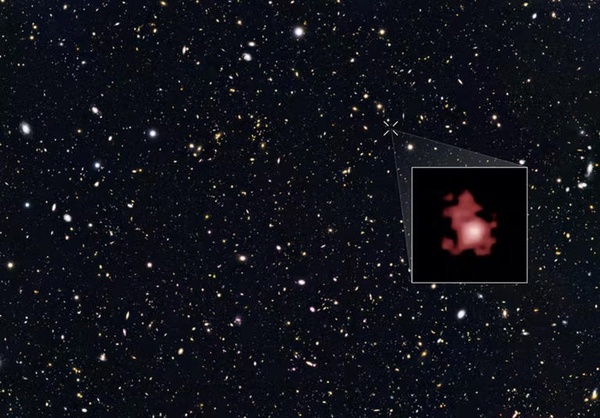 A galáxia GN-z11 (em destaque, à direita) é o objeto mais distante já detectado pelos astrônomos e existia quando o universo tinha apenas 400 milhões de anos.