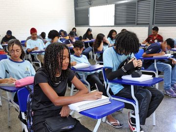 Brasília (DF), 19/02/2025 - Programa Pé-de-Meia. Alunos da escola CED 619 da Samambaia. Foto: Antônio Cruz/Agência Brasil