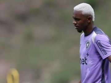 Jeffinho em treino do Botafogo