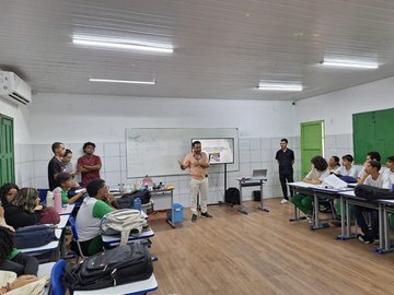 Professor de Física da UFPI desenvolve Projeto de Robótica com sucata eletrônica e materiais recicláveis em escola pública de Teresina