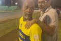 Valdemar Ferraz Rosendo no momento em que foi retirado do campo de futebol (Foto: Reprodução